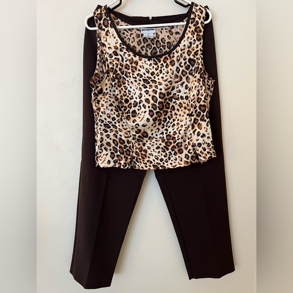 Dark brown Cocoa suit with leopard print top in size 12. - Picture 6 of 6